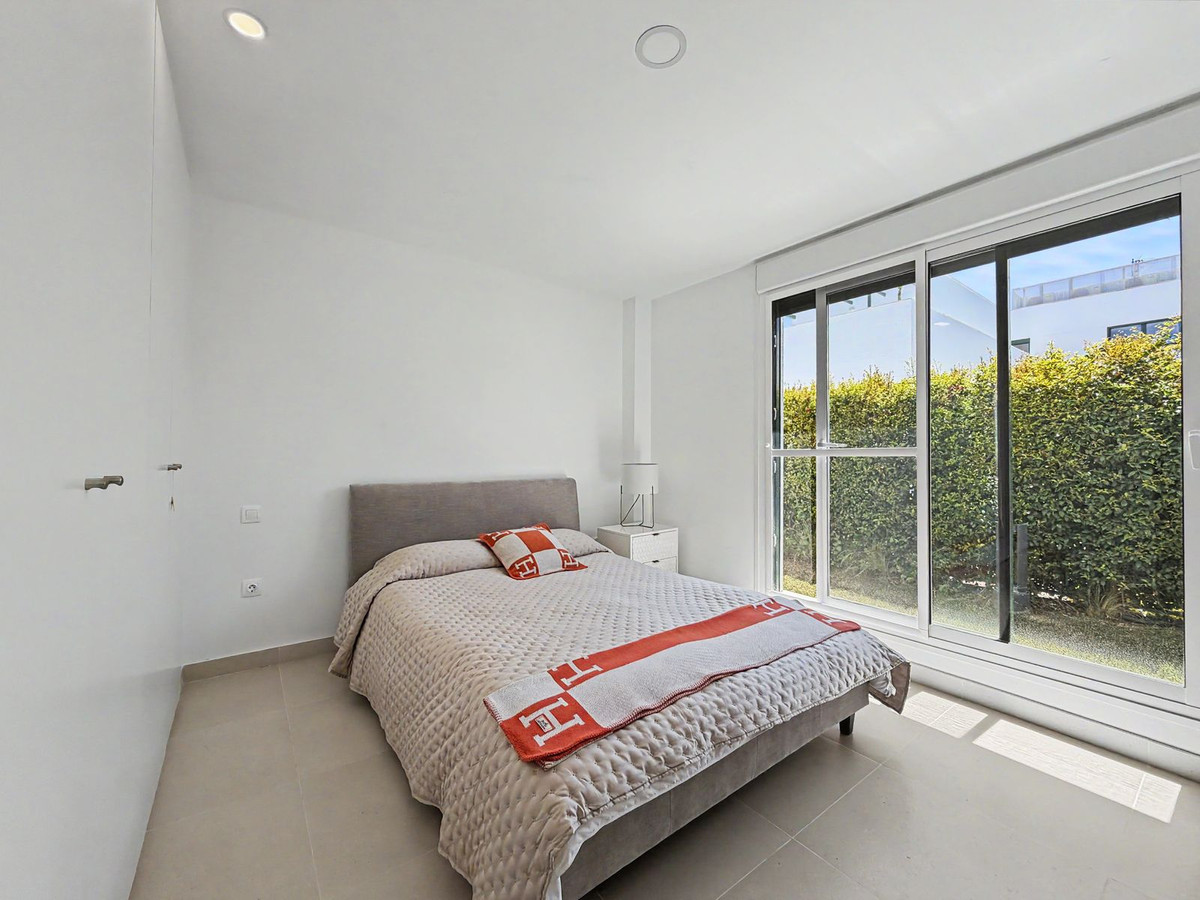 Se vende Apartamento Planta Baja de 3 dormitorios en Costa Del Sol, Cadiz, España