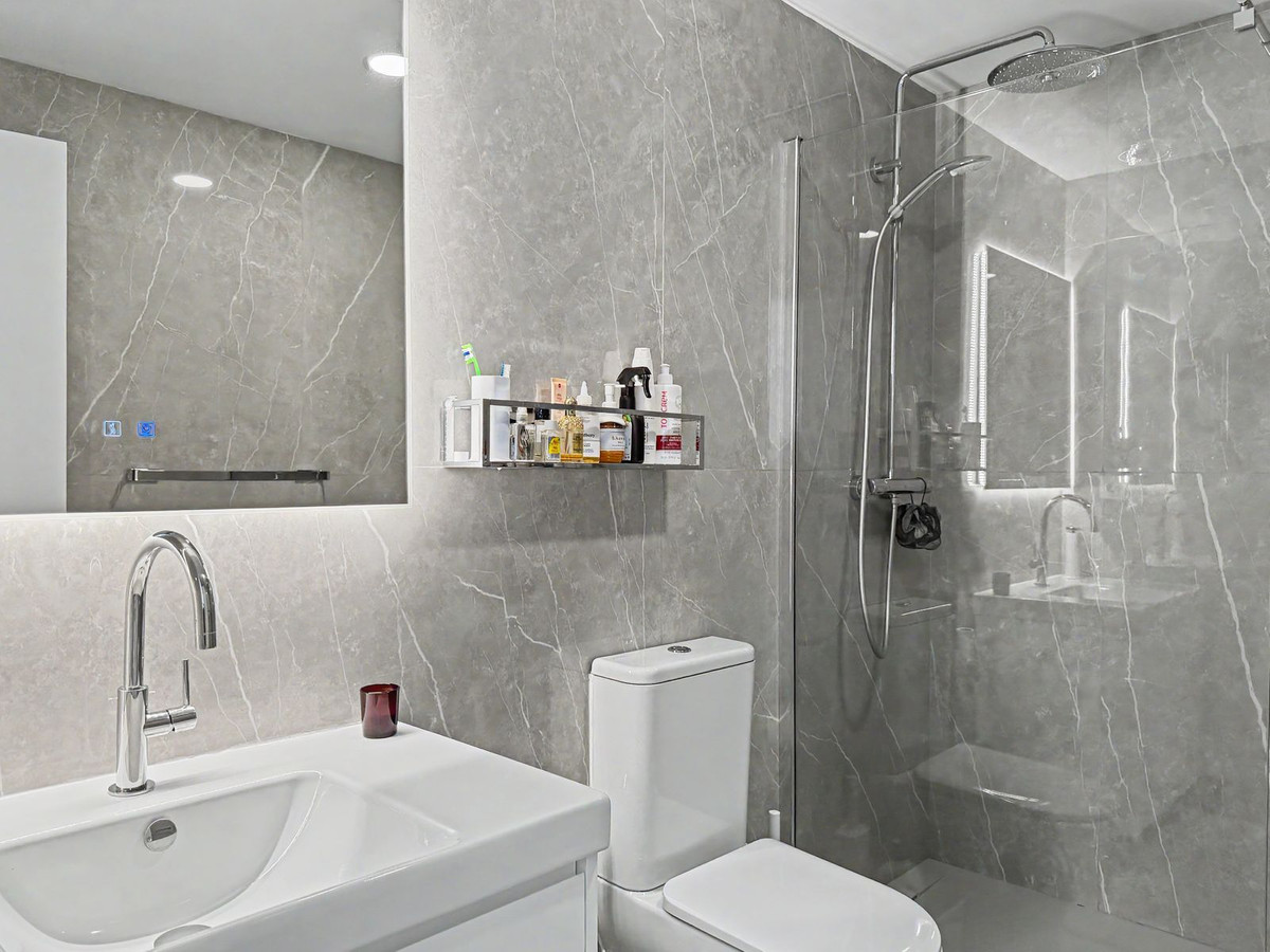 Se vende Apartamento Planta Baja de 3 dormitorios en Costa Del Sol, Cadiz, España