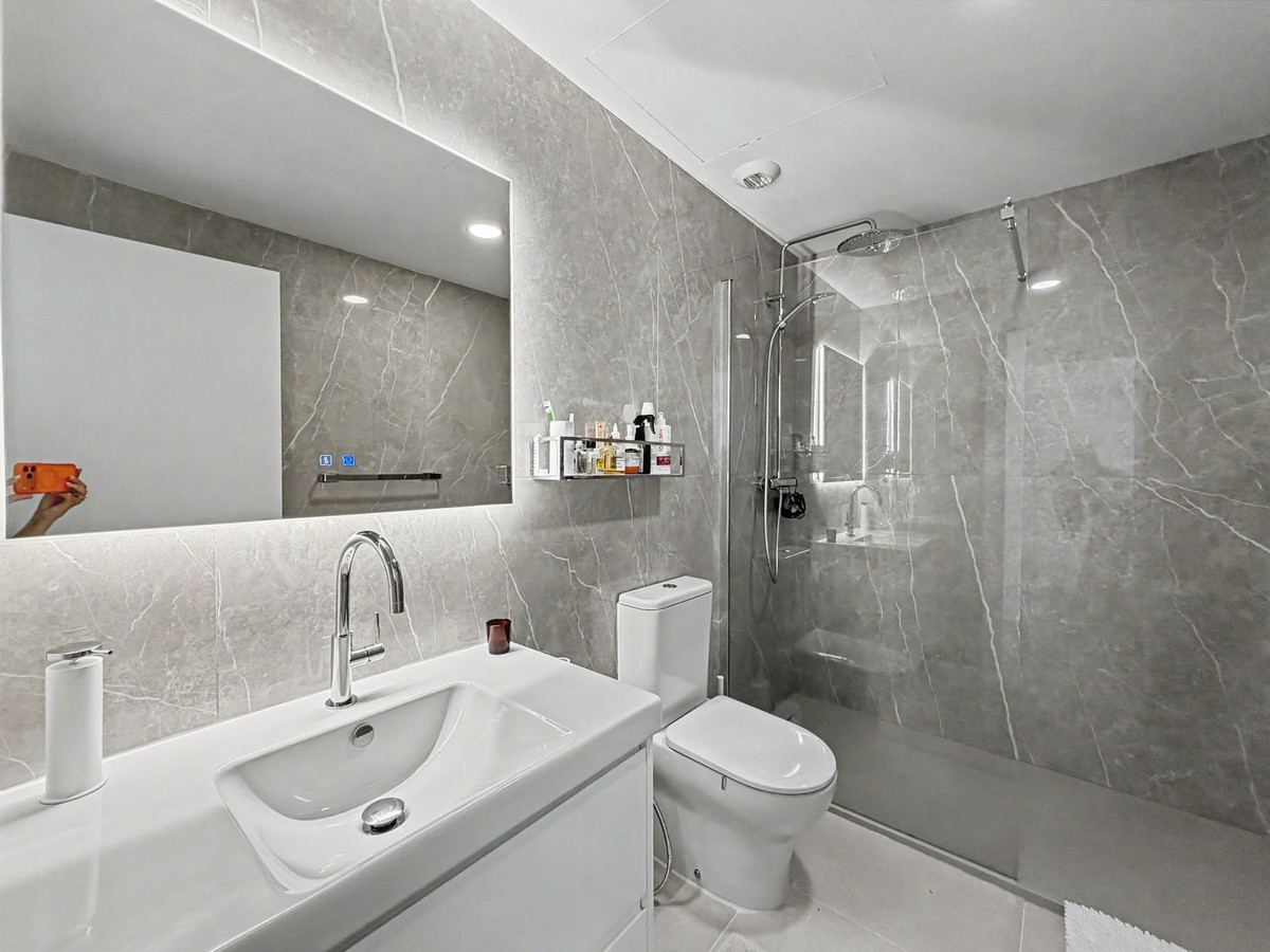 Se vende Apartamento Planta Baja de 3 dormitorios en Costa Del Sol, Cadiz, España
