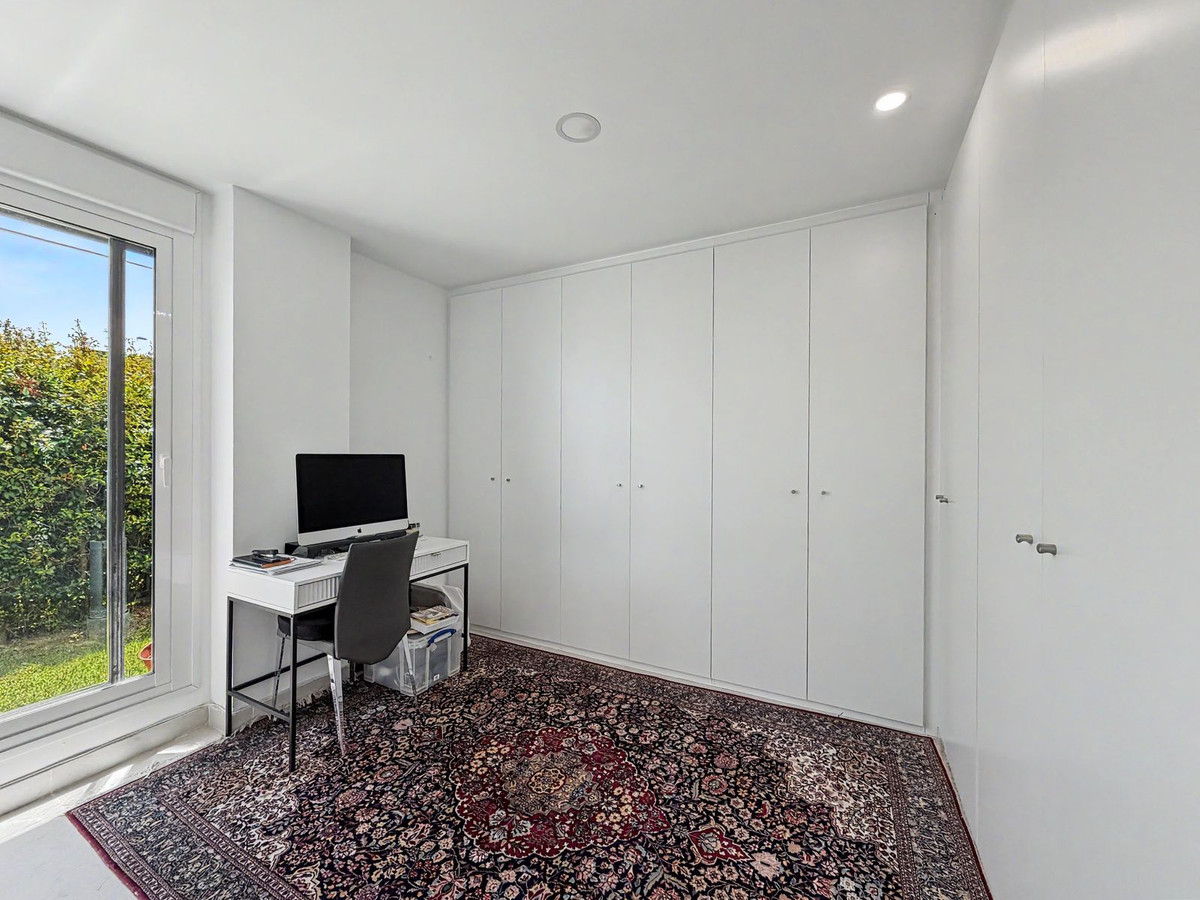 Se vende Apartamento Planta Baja de 3 dormitorios en Costa Del Sol, Cadiz, España