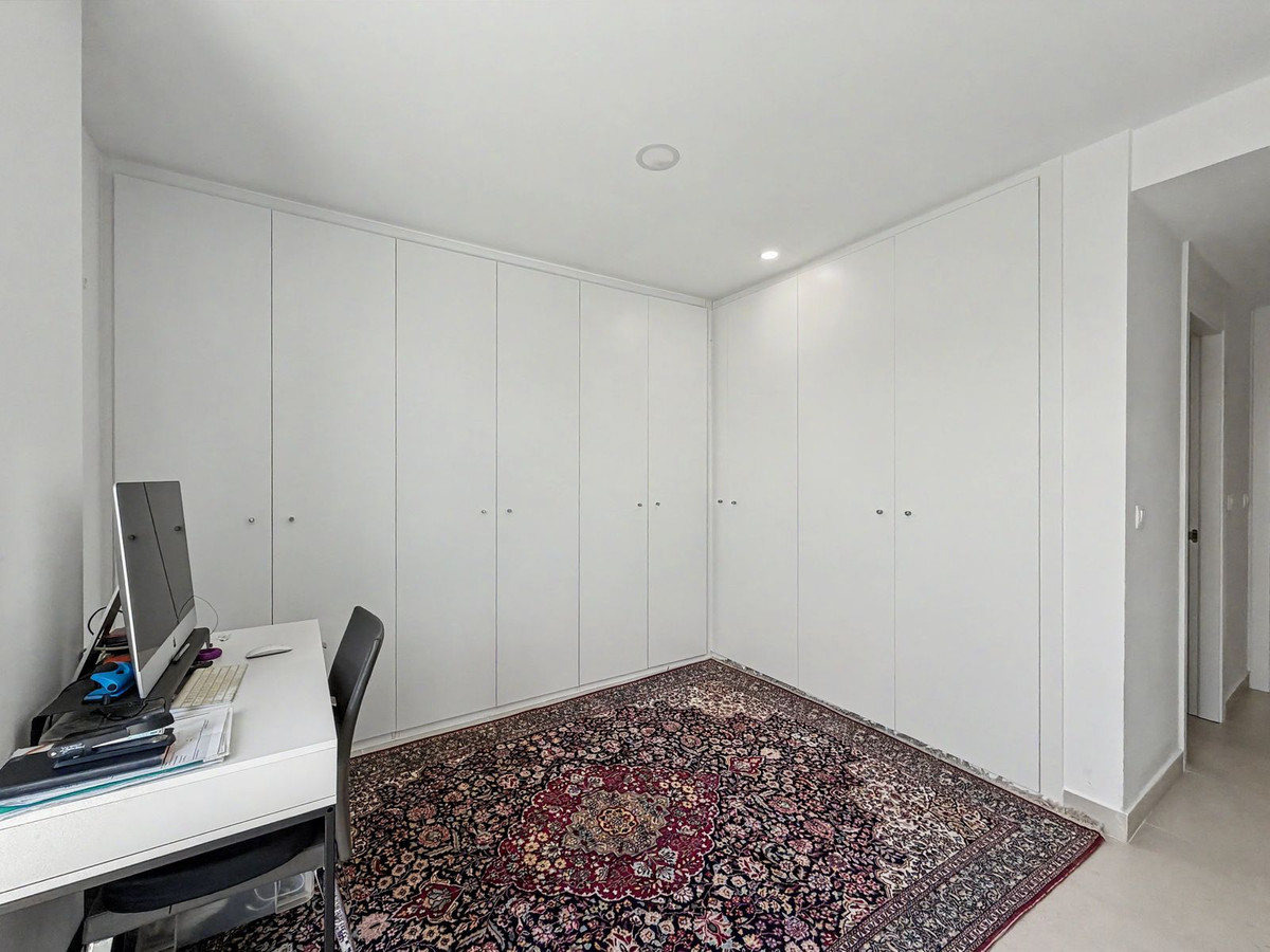 Se vende Apartamento Planta Baja de 3 dormitorios en Costa Del Sol, Cadiz, España
