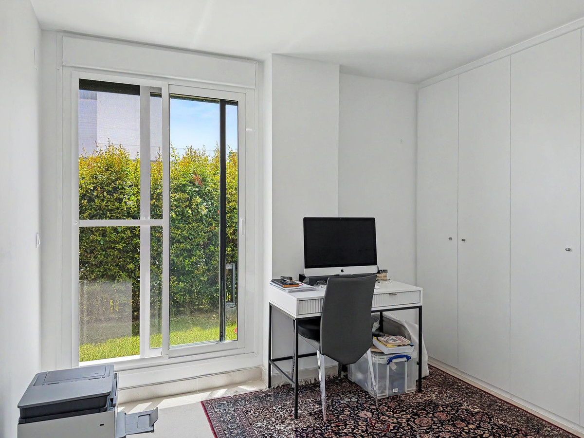 Se vende Apartamento Planta Baja de 3 dormitorios en Costa Del Sol, Cadiz, España