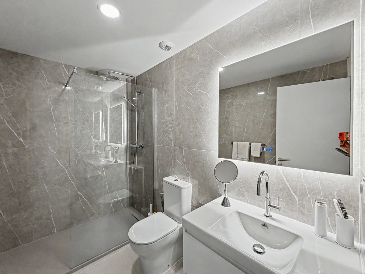 Se vende Apartamento Planta Baja de 3 dormitorios en Costa Del Sol, Cadiz, España
