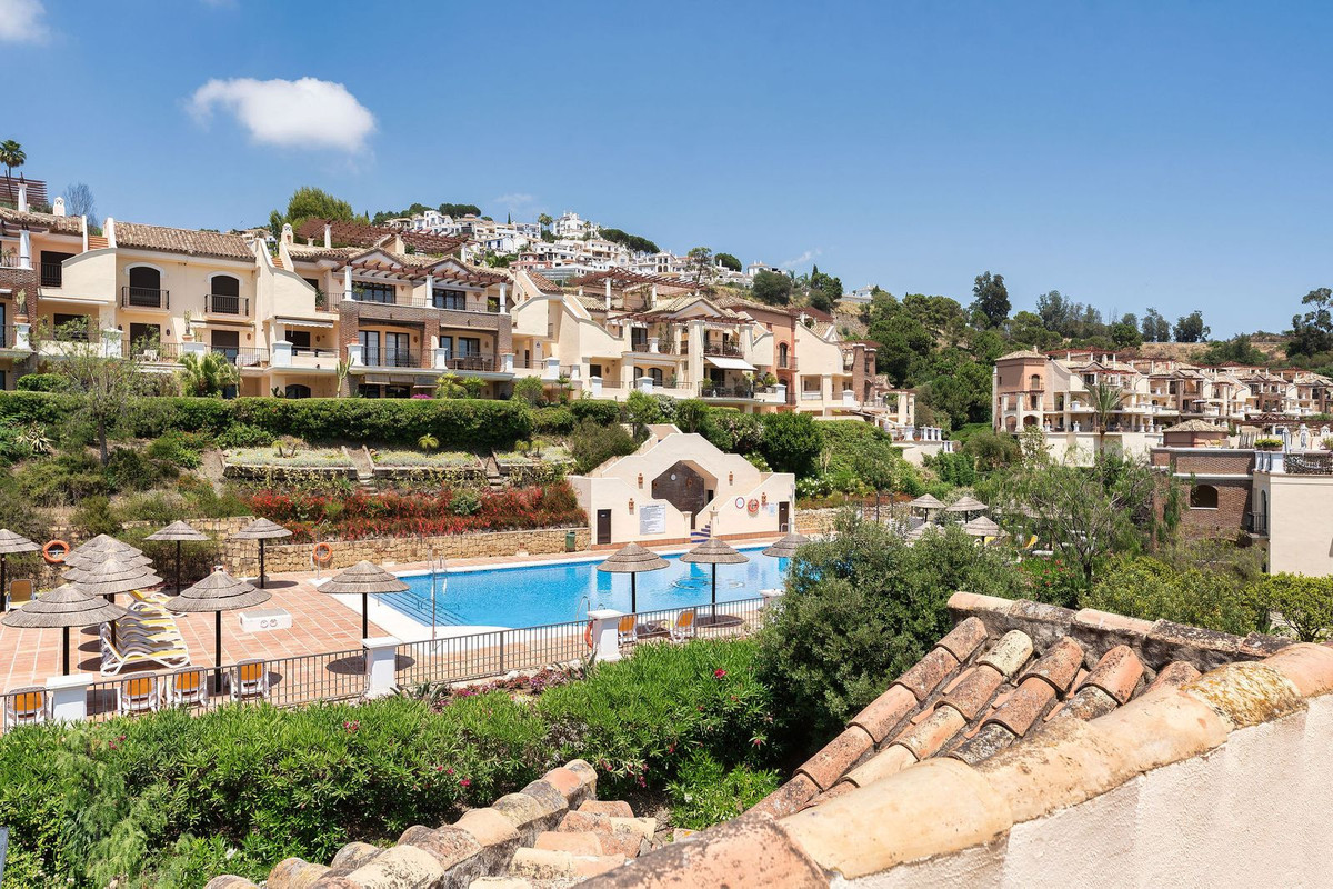 3 Bed Apartment for sale in Los Arqueros Costa Del Sol, Málaga, Spain