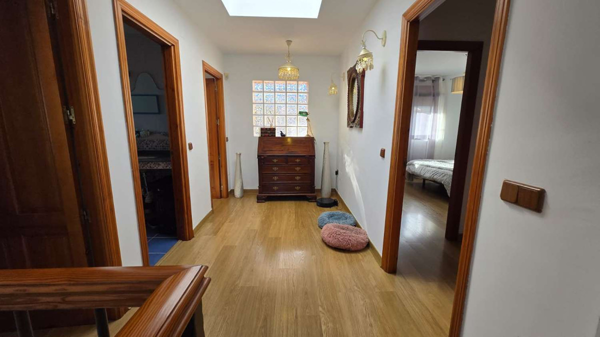 Se vende Villa - Chalet de 6 dormitorios en Costa Del Sol, Málaga, España