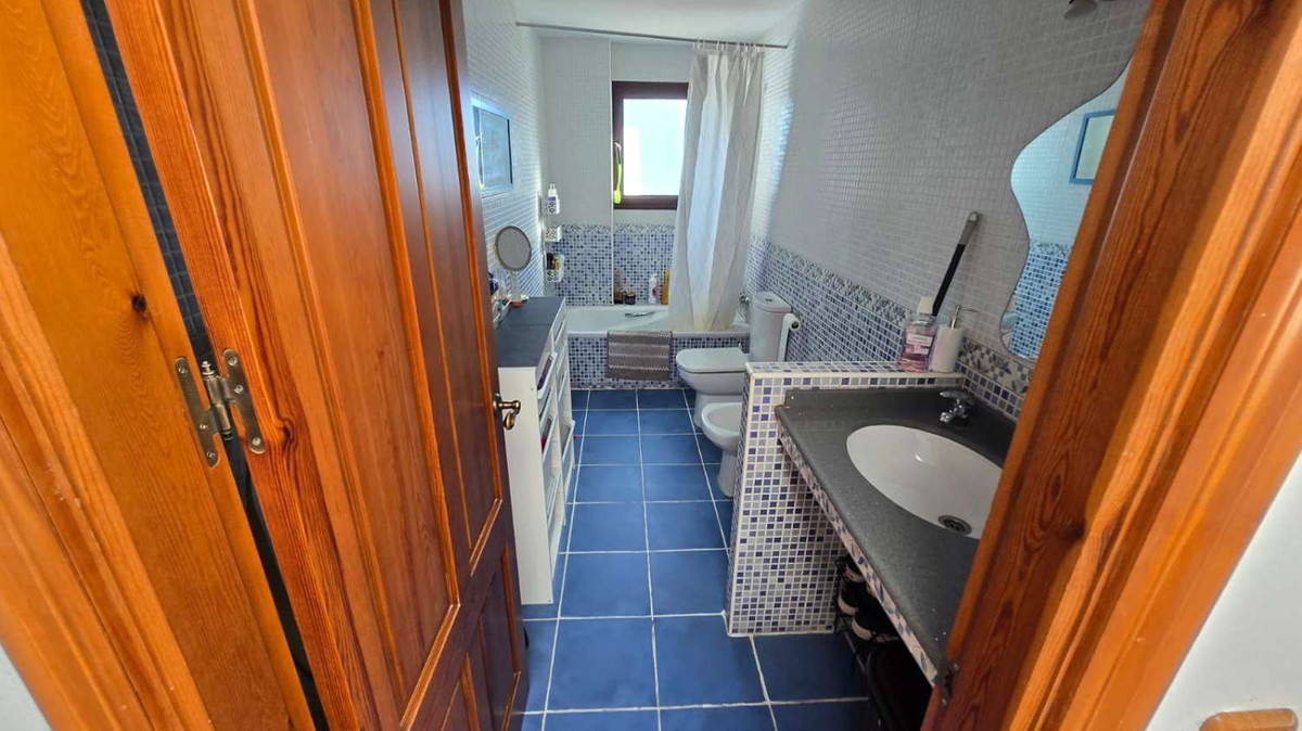 Se vende Villa - Chalet de 6 dormitorios en Costa Del Sol, Málaga, España