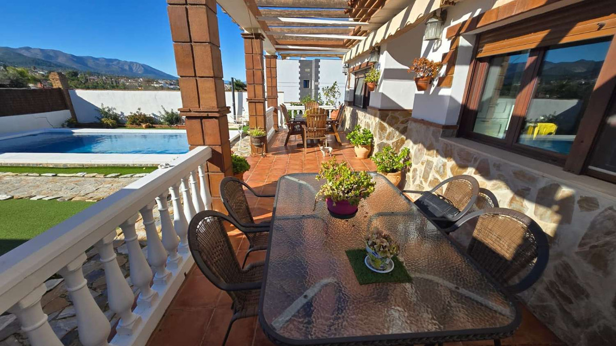 Se vende Villa - Chalet de 6 dormitorios en Costa Del Sol, Málaga, España