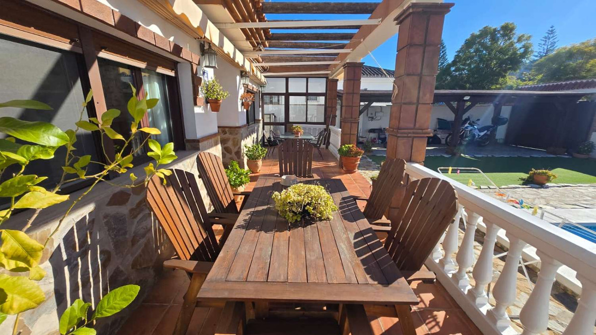 Se vende Villa - Chalet de 6 dormitorios en Costa Del Sol, Málaga, España