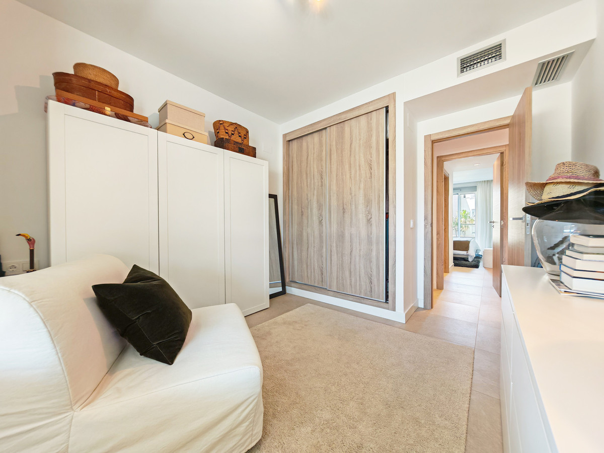Se vende Apartamento Planta Media de 2 dormitorios en Costa Del Sol, Málaga, España