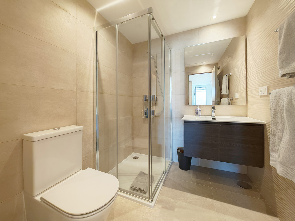 Se vende Apartamento Planta Media de 2 dormitorios en Costa Del Sol, Málaga, España