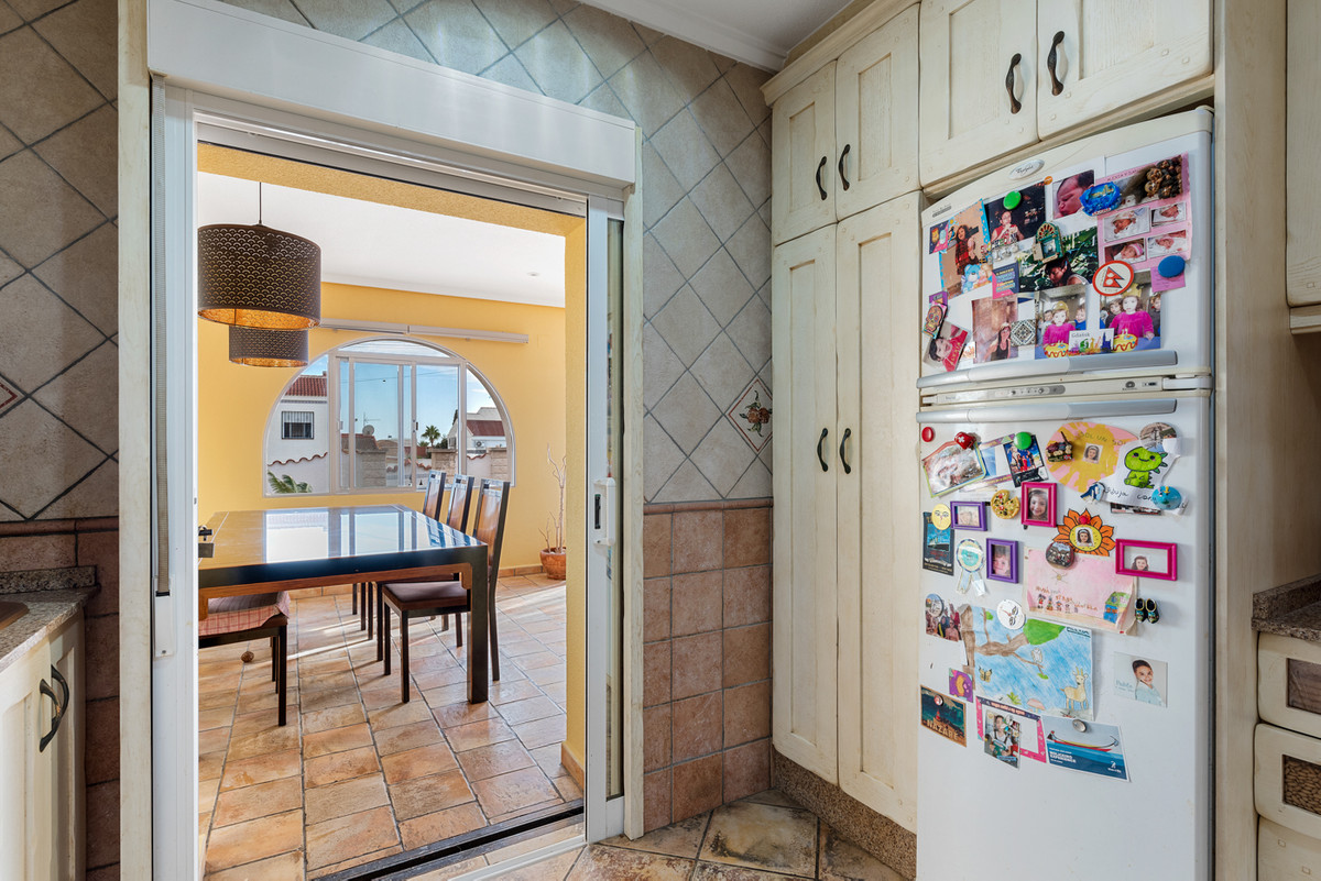 Se vende Villa - Chalet de 4 dormitorios en Costa Blanca, Alicante, España