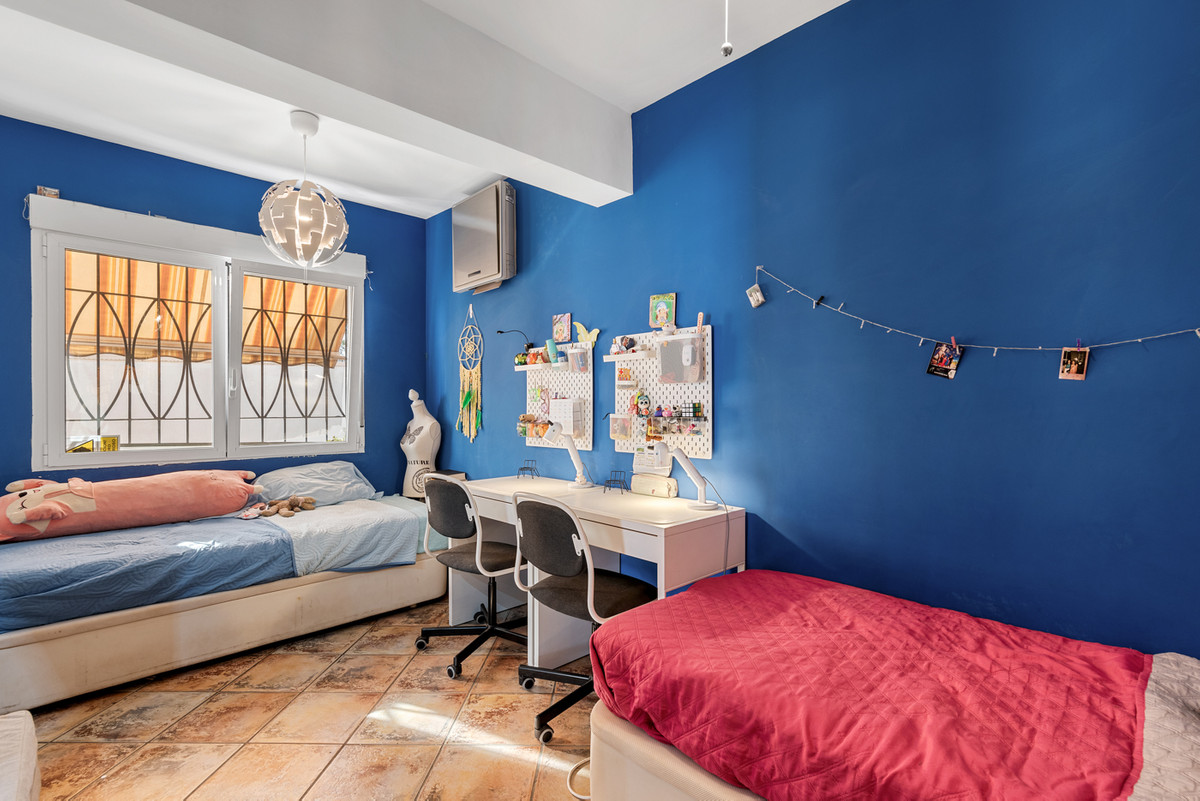 Se vende Villa - Chalet de 4 dormitorios en Costa Blanca, Alicante, España