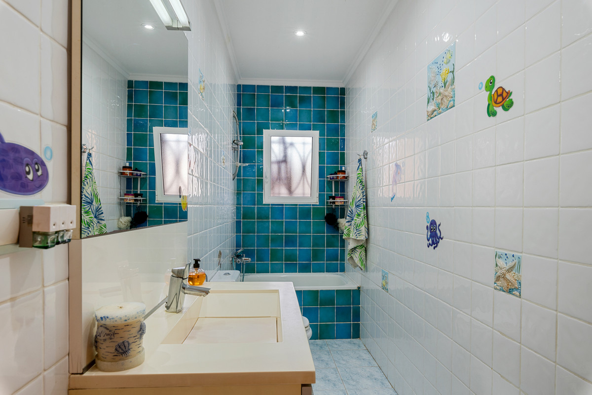 Se vende Villa - Chalet de 4 dormitorios en Costa Blanca, Alicante, España