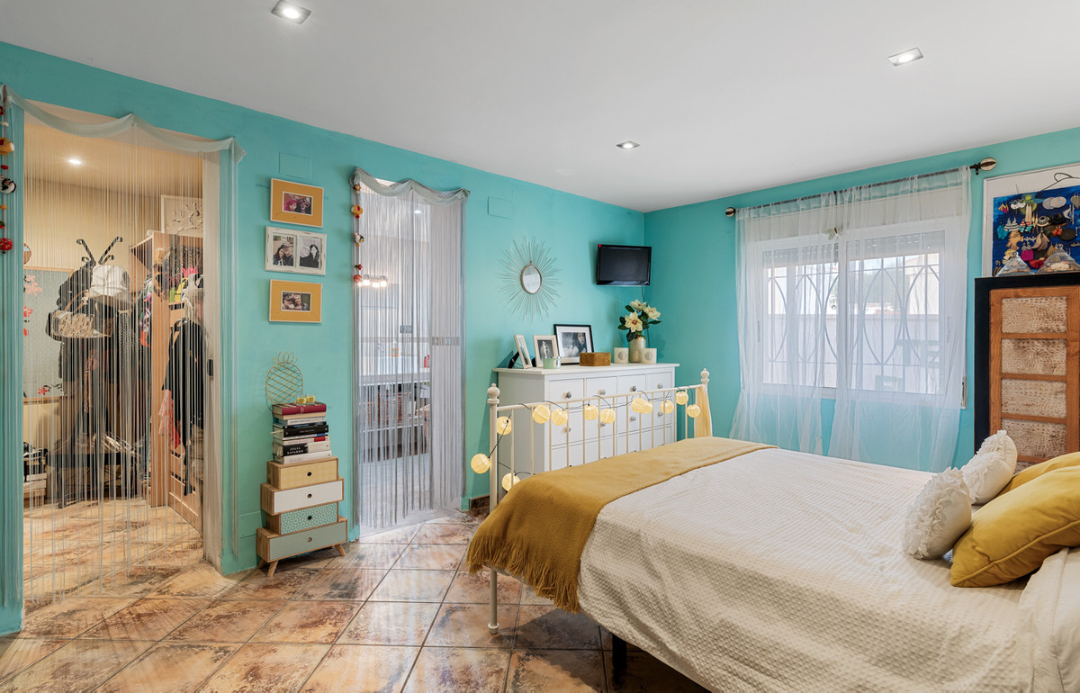 Se vende Villa - Chalet de 4 dormitorios en Costa Blanca, Alicante, España