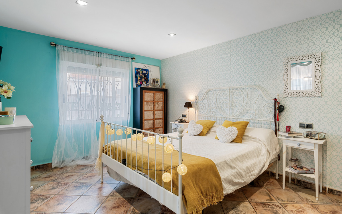 Se vende Villa - Chalet de 4 dormitorios en Costa Blanca, Alicante, España