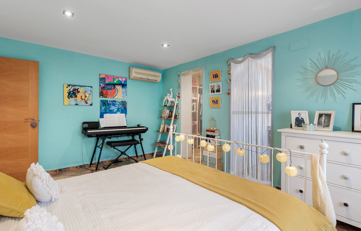 Se vende Villa - Chalet de 4 dormitorios en Costa Blanca, Alicante, España