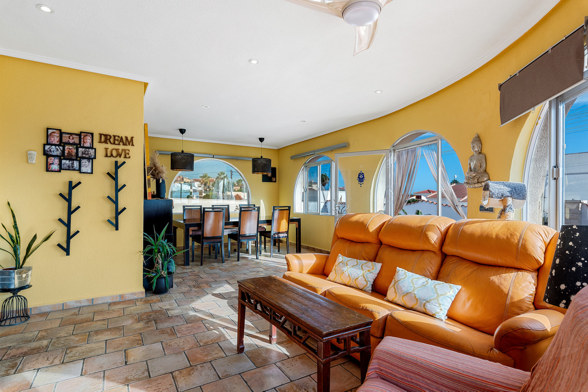 Se vende Villa - Chalet de 4 dormitorios en Costa Blanca, Alicante, España