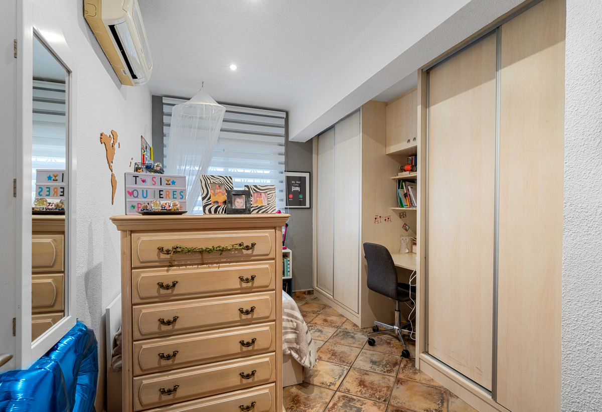 Se vende Villa - Chalet de 4 dormitorios en Costa Blanca, Alicante, España