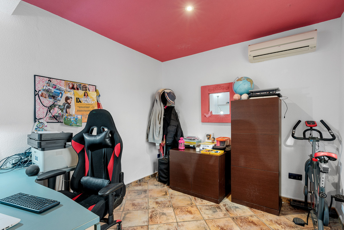 Se vende Villa - Chalet de 4 dormitorios en Costa Blanca, Alicante, España
