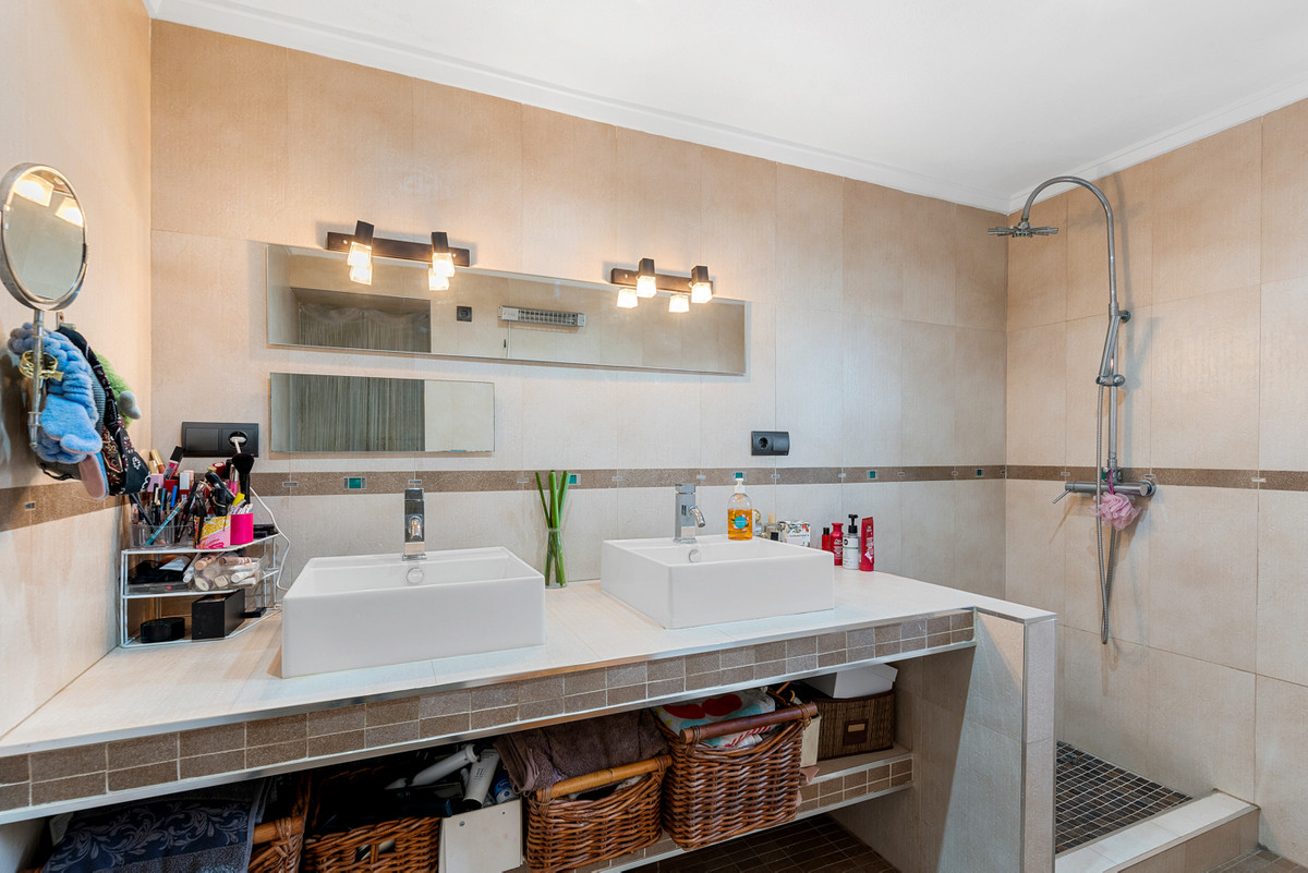 Se vende Villa - Chalet de 4 dormitorios en Costa Blanca, Alicante, España