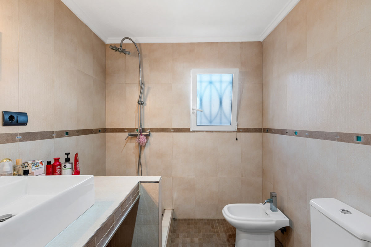 Se vende Villa - Chalet de 4 dormitorios en Costa Blanca, Alicante, España