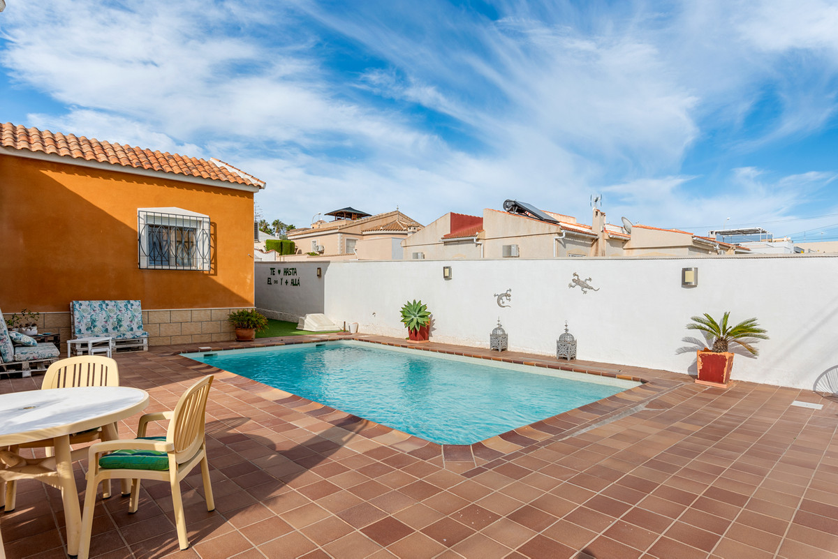 Se vende Villa - Chalet de 4 dormitorios en Costa Blanca, Alicante, España
