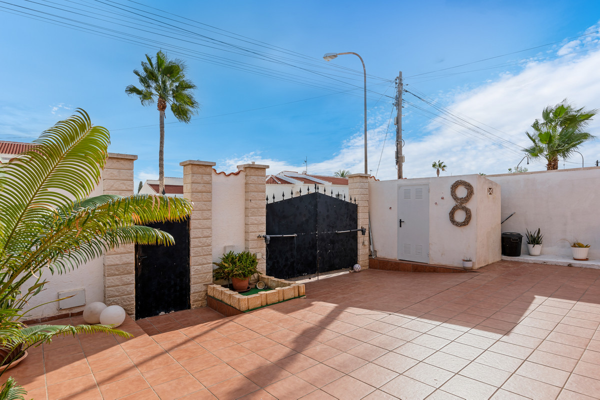 Se vende Villa - Chalet de 4 dormitorios en Costa Blanca, Alicante, España