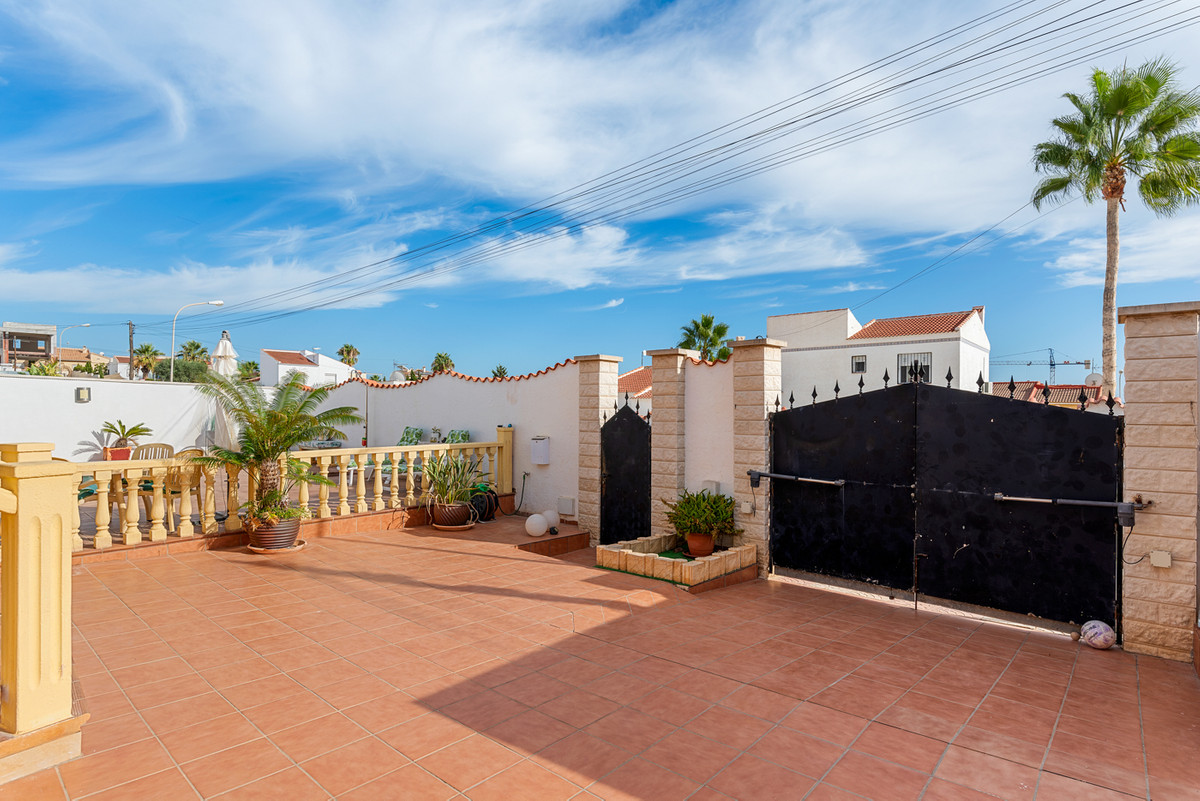 Se vende Villa - Chalet de 4 dormitorios en Costa Blanca, Alicante, España