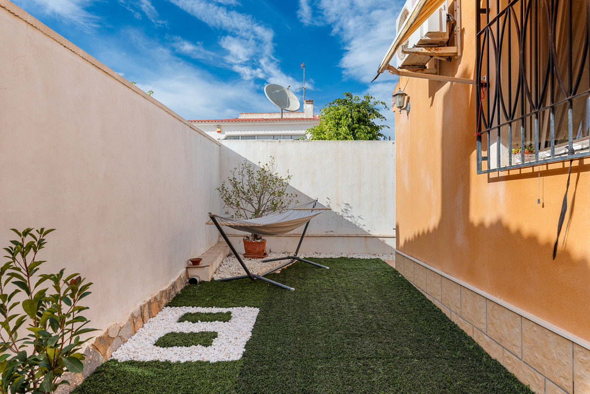 Se vende Villa - Chalet de 4 dormitorios en Costa Blanca, Alicante, España