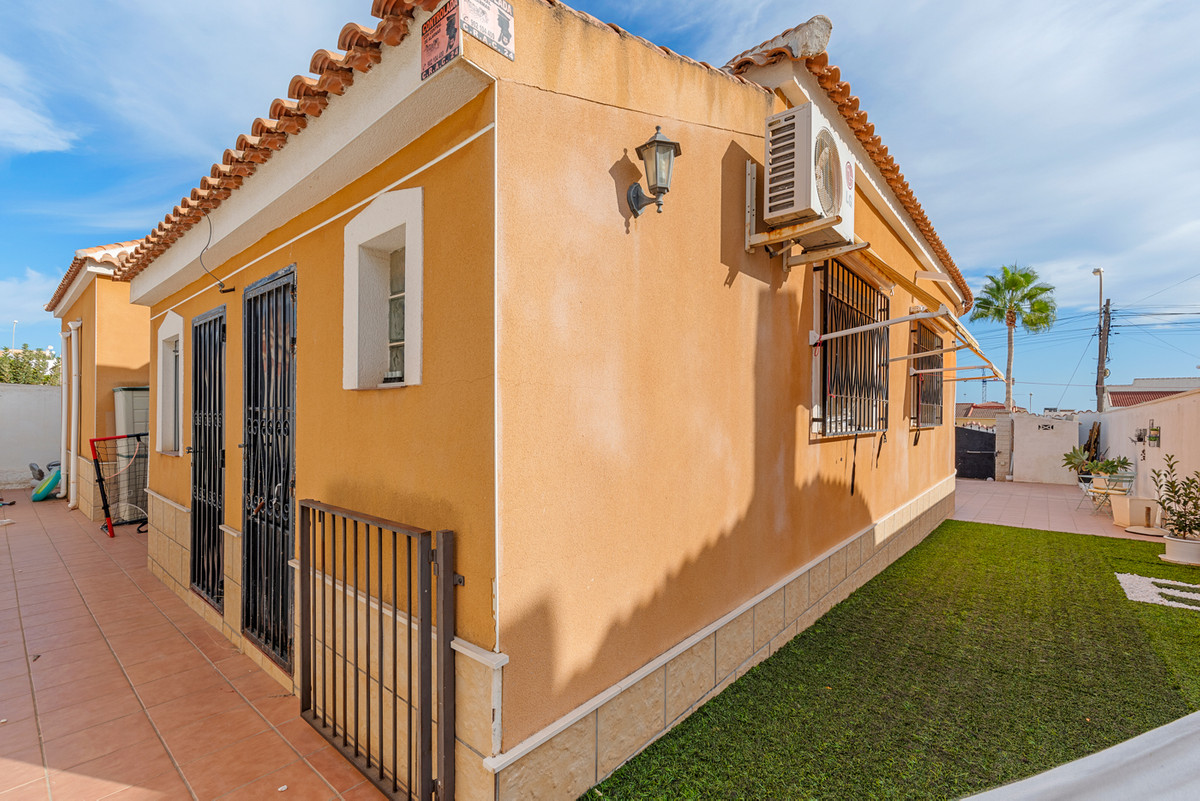 Se vende Villa - Chalet de 4 dormitorios en Costa Blanca, Alicante, España