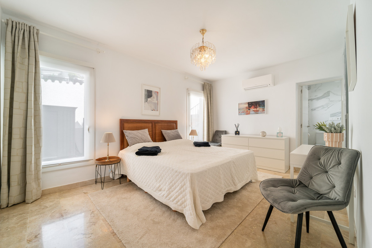 Se vende Villa - Chalet de 4 dormitorios en Costa Del Sol, Málaga, España