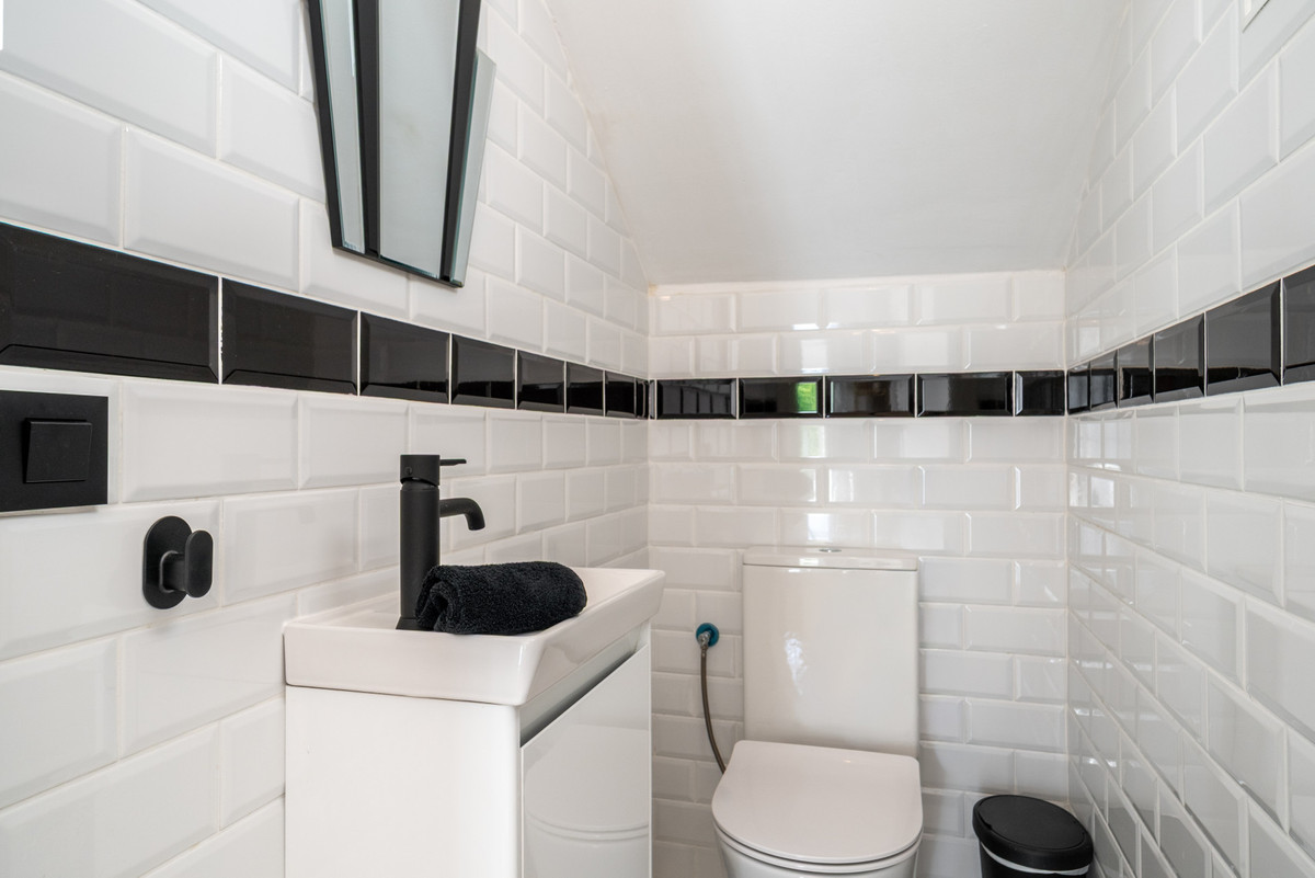 Se vende Villa - Chalet de 4 dormitorios en Costa Del Sol, Málaga, España