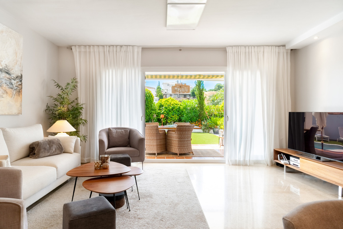Se vende Villa - Chalet de 4 dormitorios en Costa Del Sol, Málaga, España