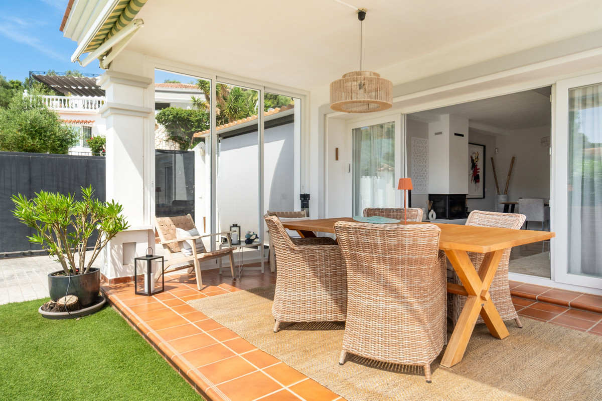 Se vende Villa - Chalet de 4 dormitorios en Costa Del Sol, Málaga, España