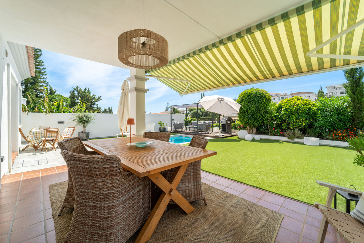 Se vende Villa - Chalet de 4 dormitorios en Costa Del Sol, Málaga, España