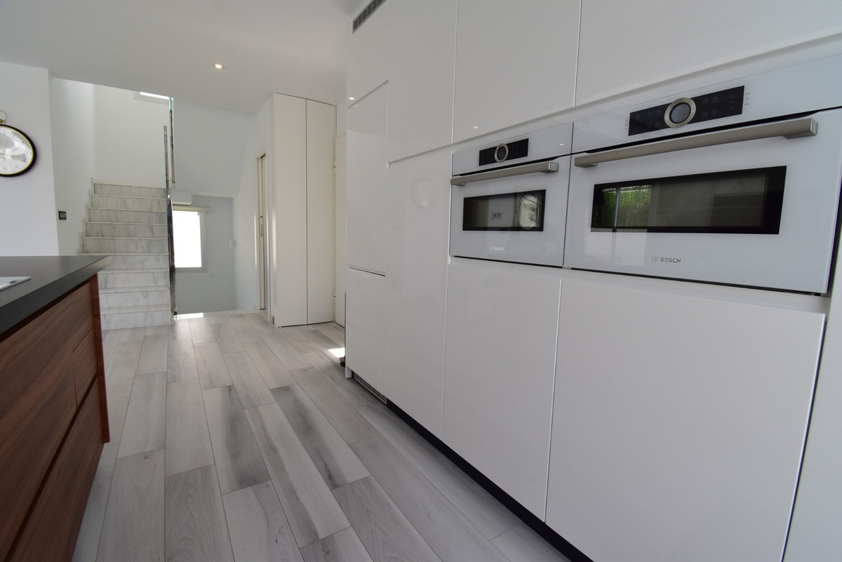 Se vende Villa - Chalet de 4 dormitorios en Costa Blanca, Alicante, España