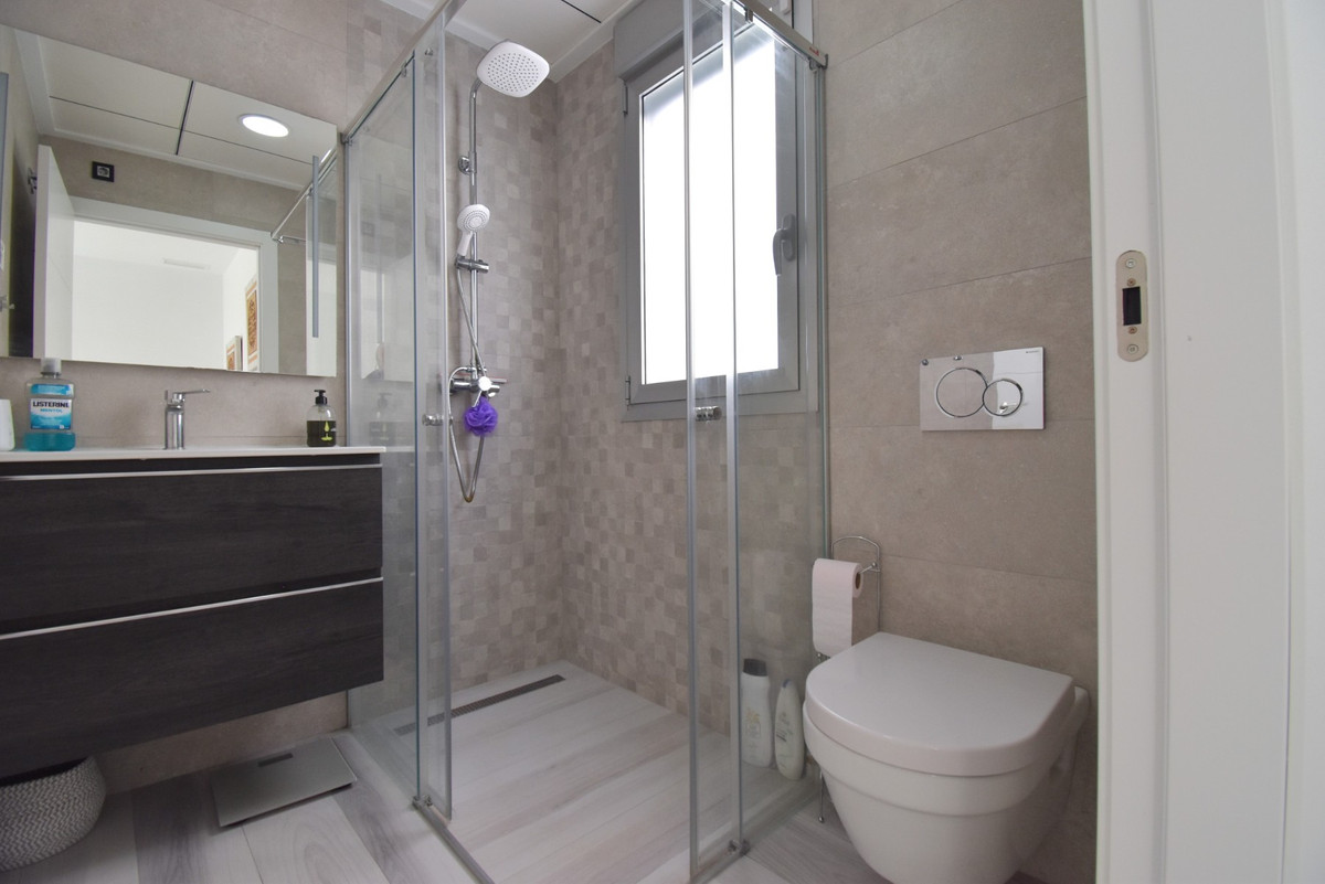 Se vende Villa - Chalet de 4 dormitorios en Costa Blanca, Alicante, España