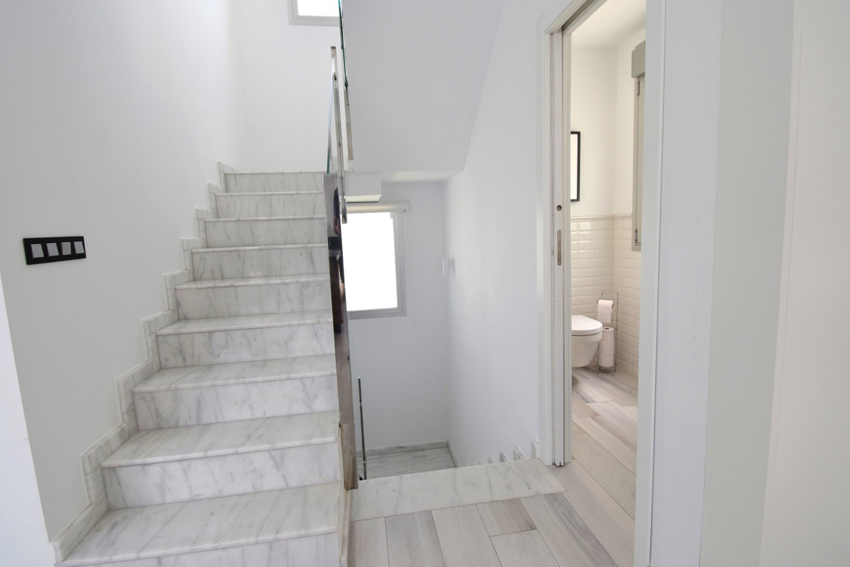 Se vende Villa - Chalet de 4 dormitorios en Costa Blanca, Alicante, España