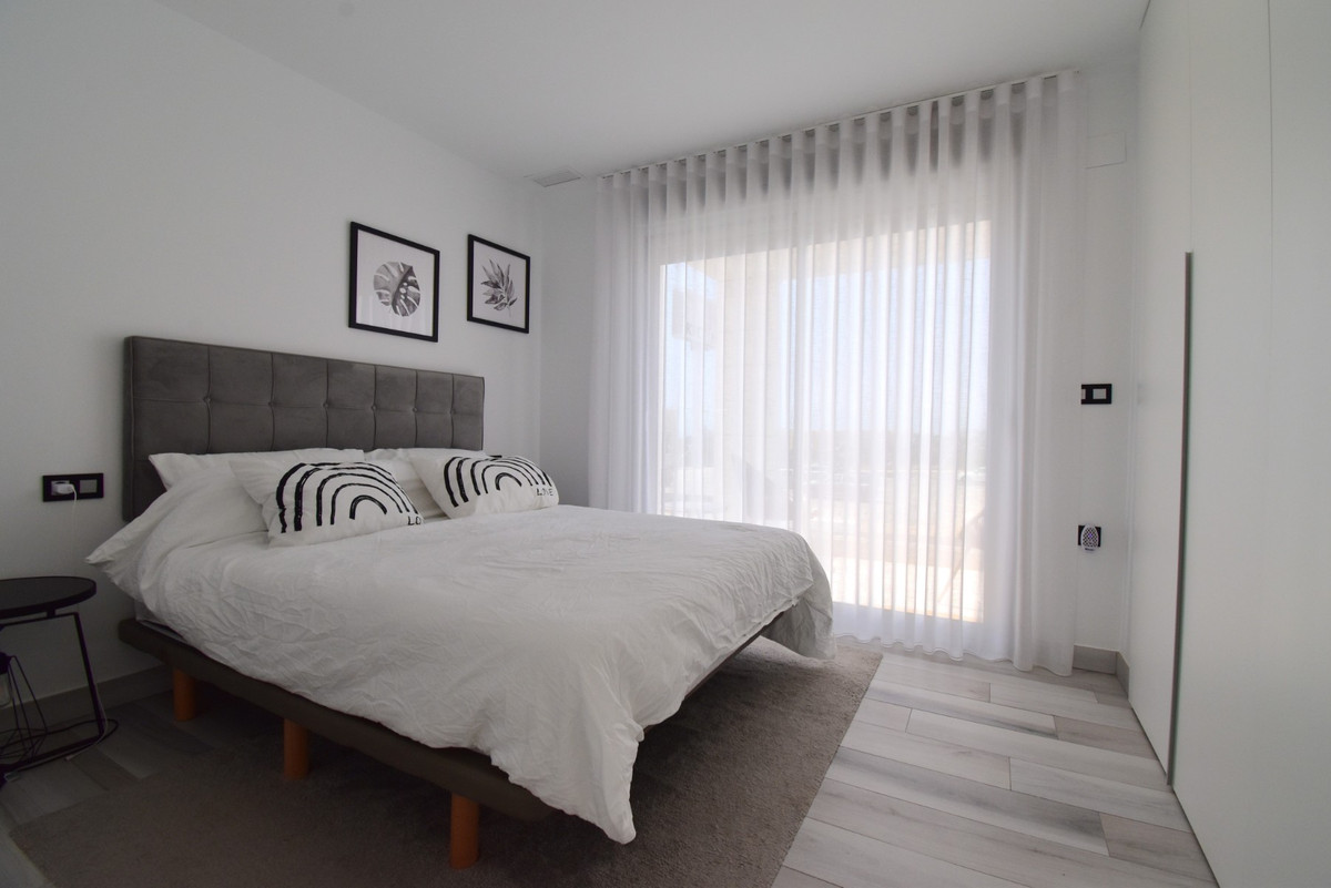 Se vende Villa - Chalet de 4 dormitorios en Costa Blanca, Alicante, España