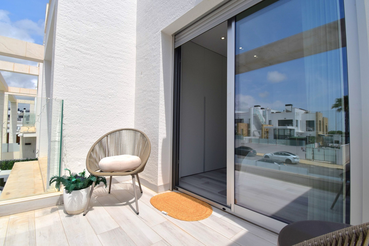 Se vende Villa - Chalet de 4 dormitorios en Costa Blanca, Alicante, España