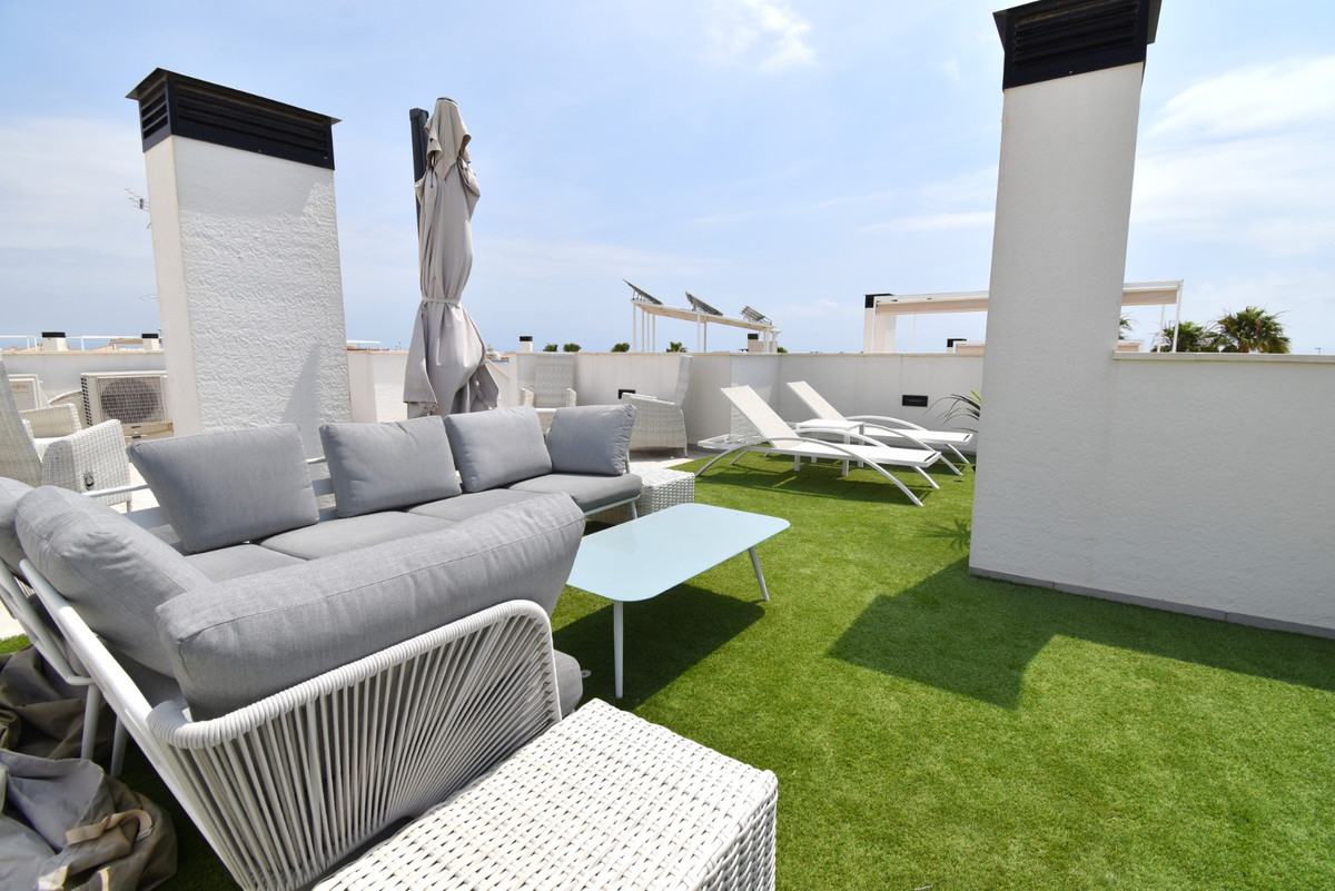 Se vende Villa - Chalet de 4 dormitorios en Costa Blanca, Alicante, España