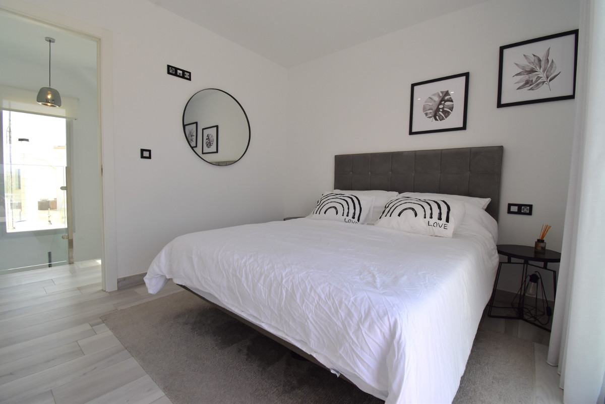 Se vende Villa - Chalet de 4 dormitorios en Costa Blanca, Alicante, España