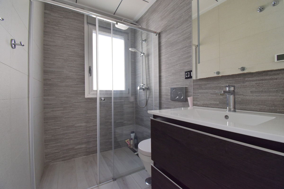 Se vende Villa - Chalet de 4 dormitorios en Costa Blanca, Alicante, España