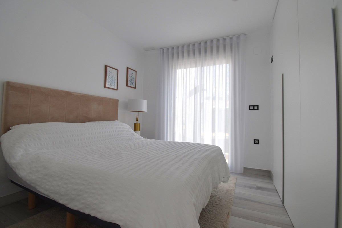Se vende Villa - Chalet de 4 dormitorios en Costa Blanca, Alicante, España