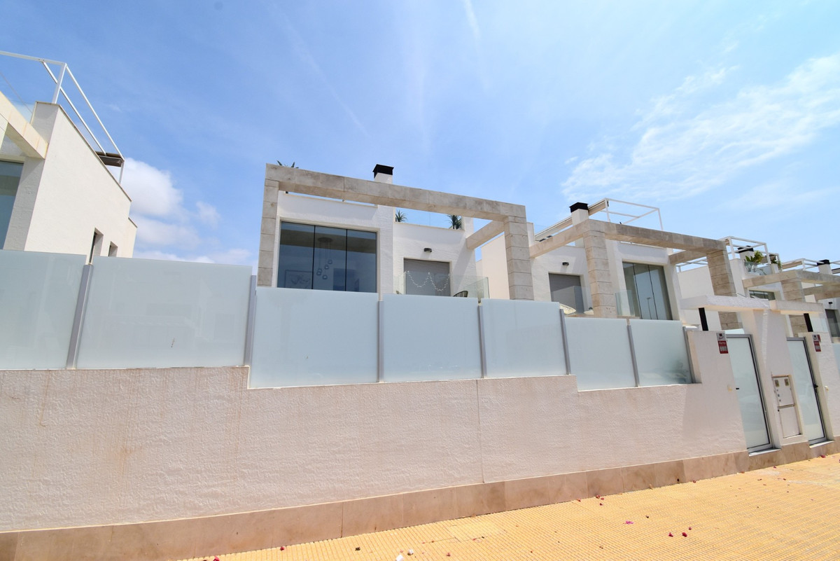 Se vende Villa - Chalet de 4 dormitorios en Costa Blanca, Alicante, España