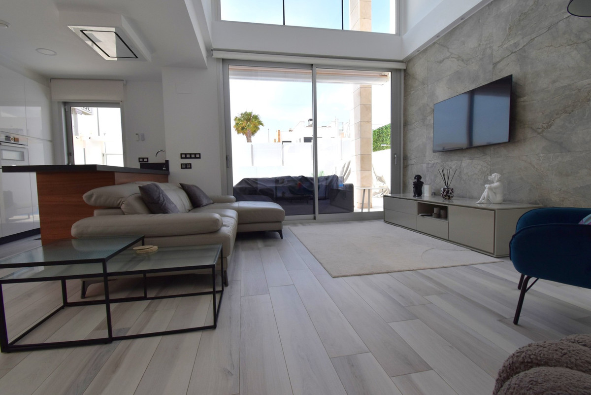 Se vende Villa - Chalet de 4 dormitorios en Costa Blanca, Alicante, España