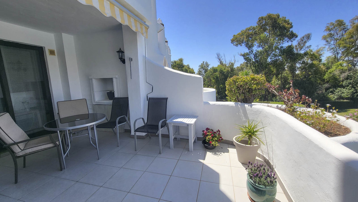 2 Bed Apartment for sale in Calahonda Costa Del Sol, Málaga, Spain