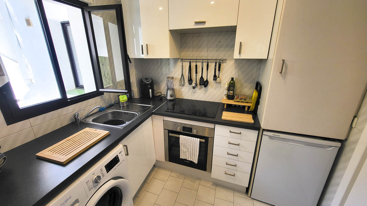 2 Bed Apartment for sale in Calahonda Costa Del Sol, Málaga, Spain