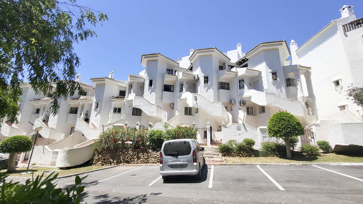 2 Bed Apartment for sale in Calahonda Costa Del Sol, Málaga, Spain