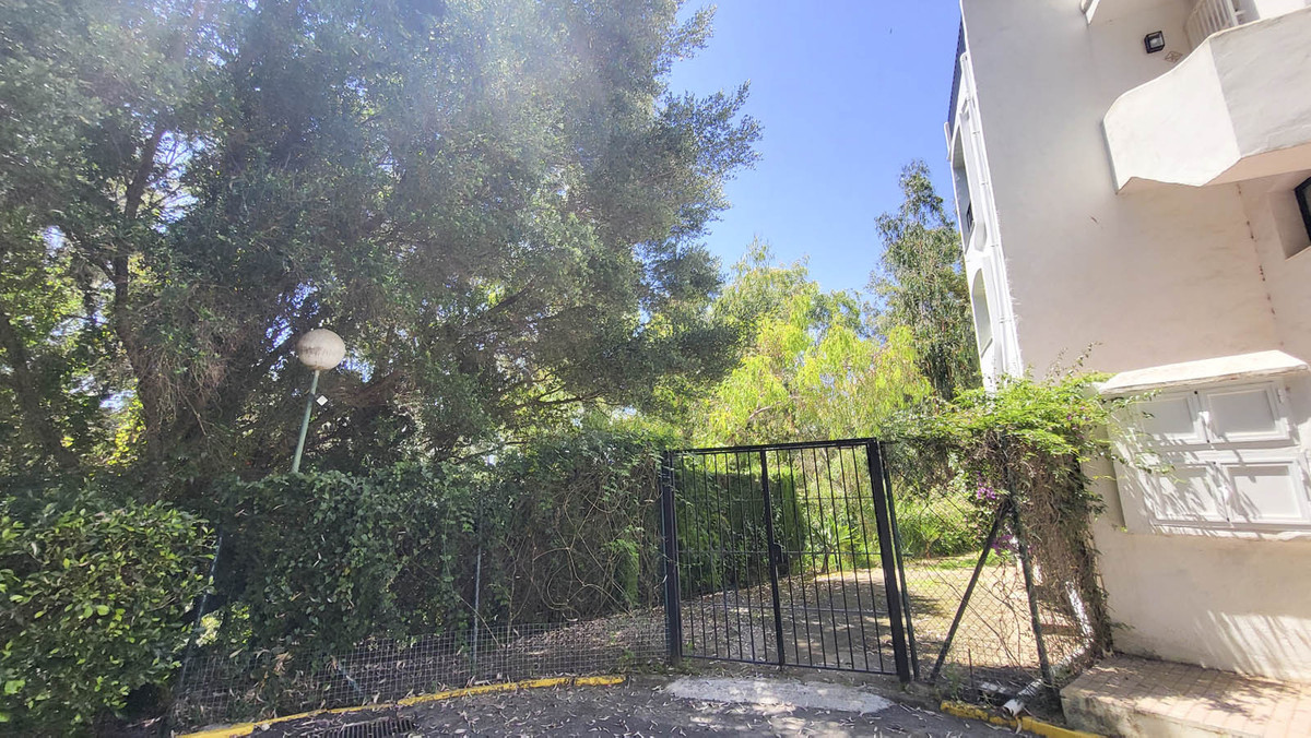 2 Bed Apartment for sale in Calahonda Costa Del Sol, Málaga, Spain